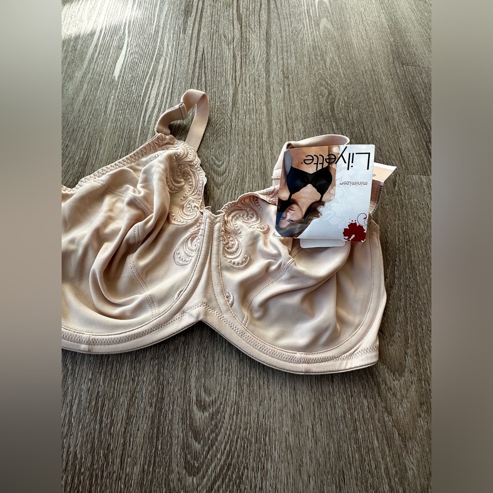 Lilyette Women's Elegant Beige Bra